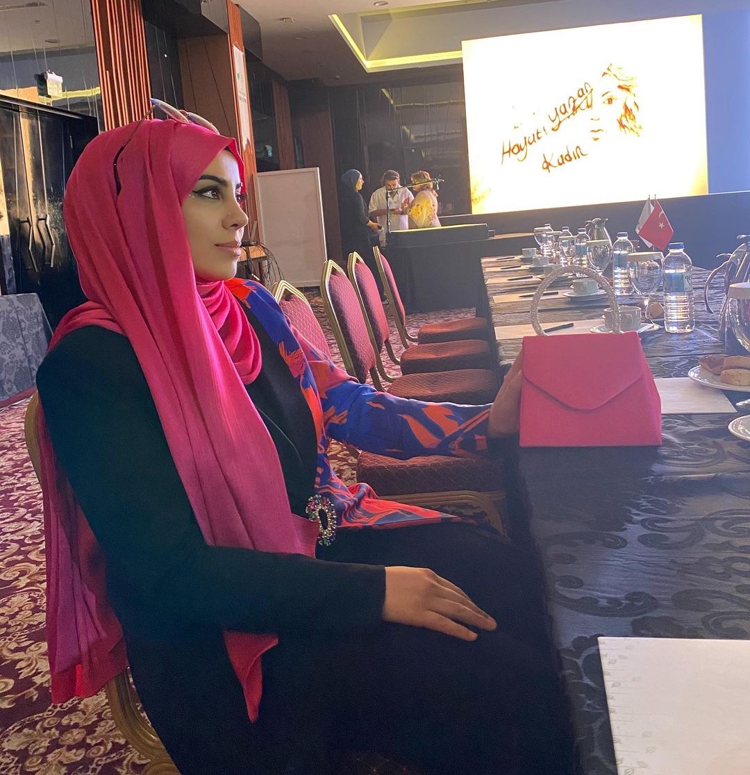 Ayşenaz Türban Tasarım ve Moda Evi Prestijli Gecede